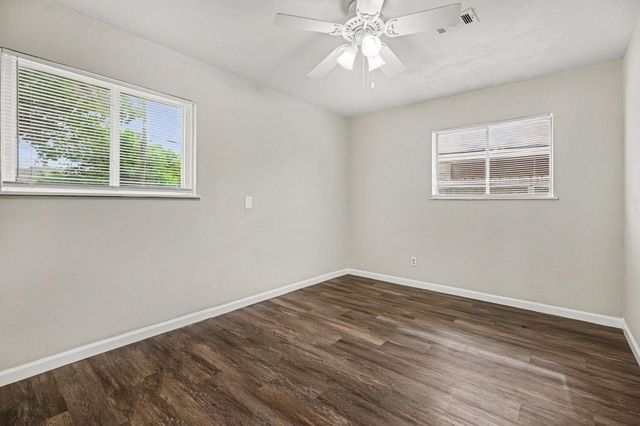 2222 20th Avenue N, Texas City, TX 77590