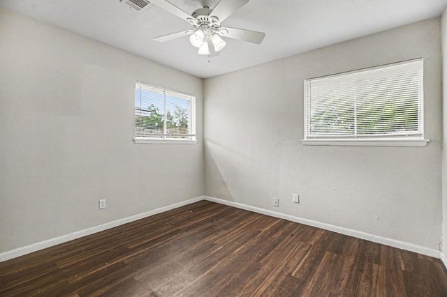 2222 20th Avenue N, Texas City, TX 77590