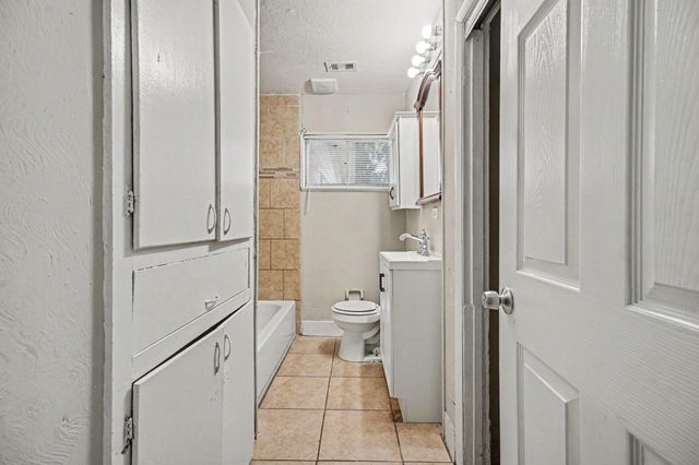 2222 20th Avenue N, Texas City, TX 77590