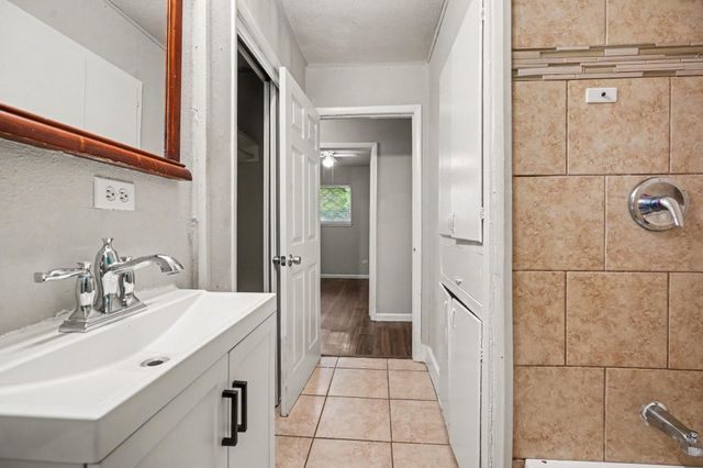 2222 20th Avenue N, Texas City, TX 77590