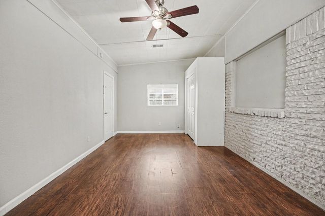 2222 20th Avenue N, Texas City, TX 77590