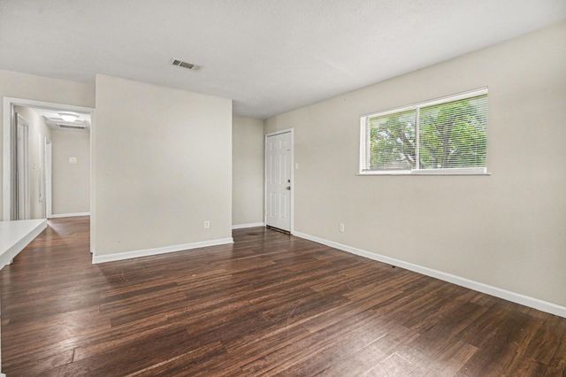 2222 20th Avenue N, Texas City, TX 77590