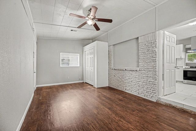 2222 20th Avenue N, Texas City, TX 77590
