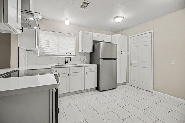 2222 20th Avenue N, Texas City, TX 77590