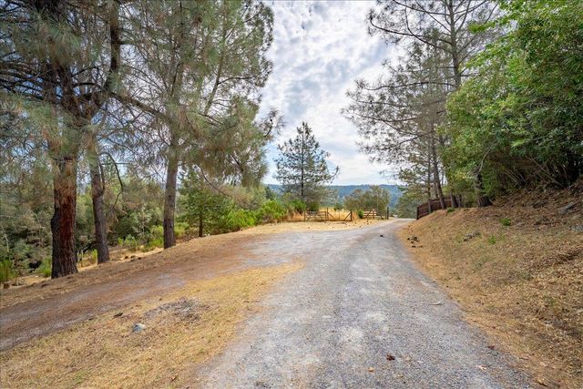 5800 Mckinley Dr, Garden Valley, CA 95633