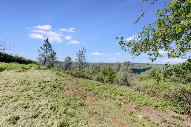 5800 Mckinley Dr, Garden Valley, CA 95633