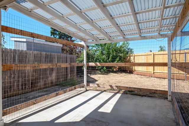 1005 N 10th Street, Central Point, OR 97502