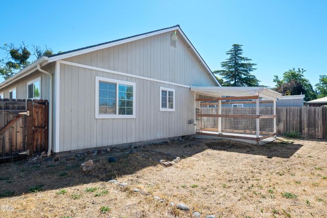 1005 N 10th Street, Central Point, OR 97502