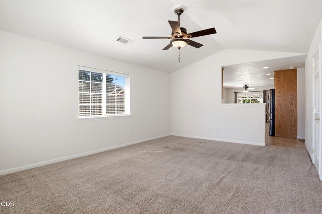 1005 N 10th Street, Central Point, OR 97502