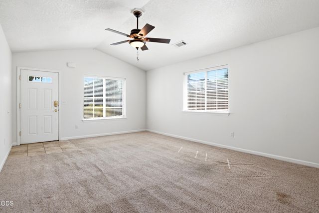 1005 N 10th Street, Central Point, OR 97502