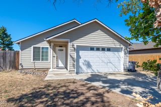 1005 N 10th Street, Central Point, OR 97502