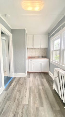 711 S Broadway, Lindenhurst, NY 11757