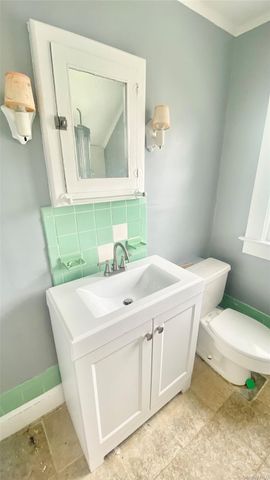 711 S Broadway, Lindenhurst, NY 11757