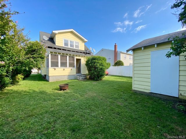 711 S Broadway, Lindenhurst, NY 11757