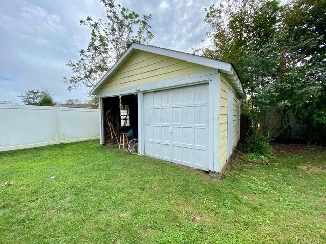 711 S Broadway, Lindenhurst, NY 11757