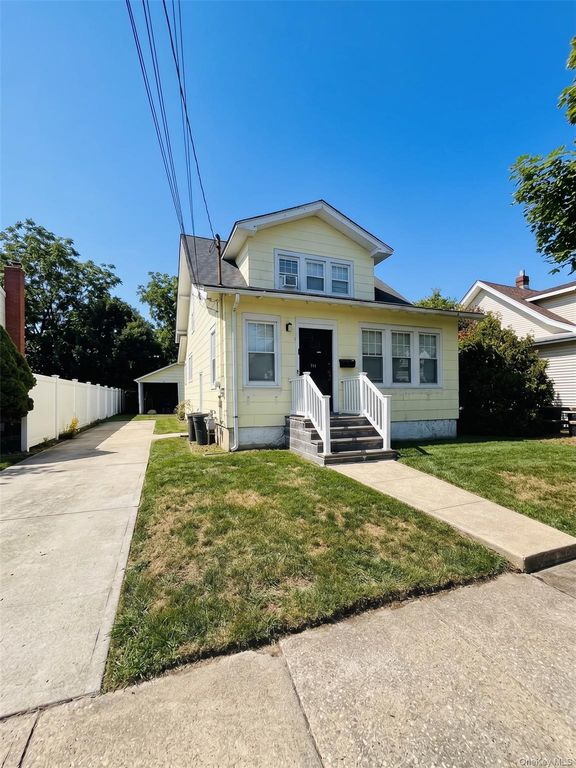 711 S Broadway, Lindenhurst, NY 11757