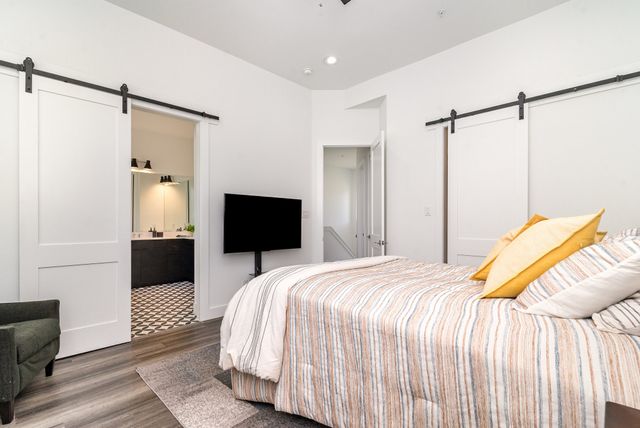 2239 Lovedale Avenue 105, Dallas, TX 75235