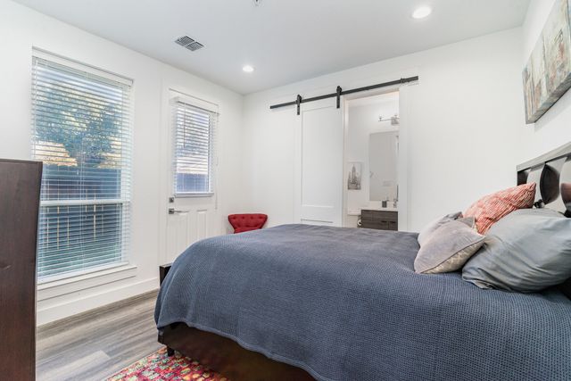 2239 Lovedale Avenue 105, Dallas, TX 75235