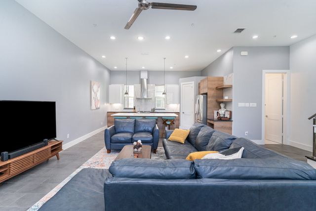 2239 Lovedale Avenue 105, Dallas, TX 75235