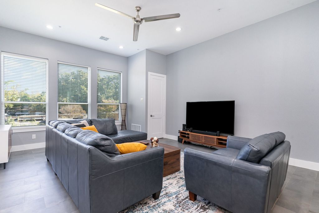 2239 Lovedale Avenue 105, Dallas, TX 75235