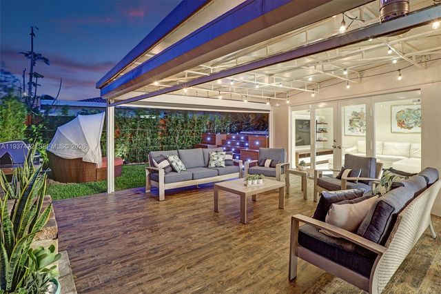 8843 Hawthorne Ave, Surfside, FL 33154