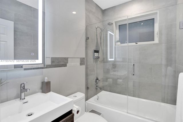 8843 Hawthorne Ave, Surfside, FL 33154