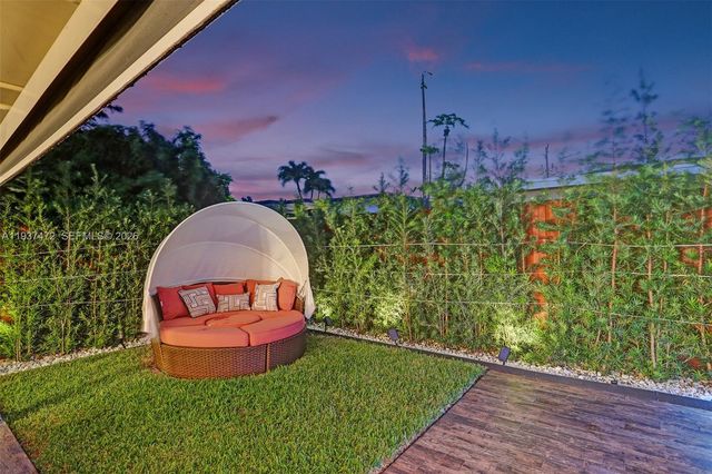 8843 Hawthorne Ave, Surfside, FL 33154