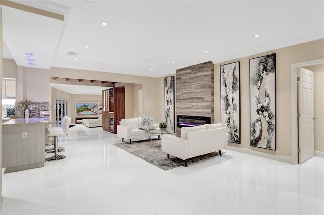 8843 Hawthorne Ave, Surfside, FL 33154