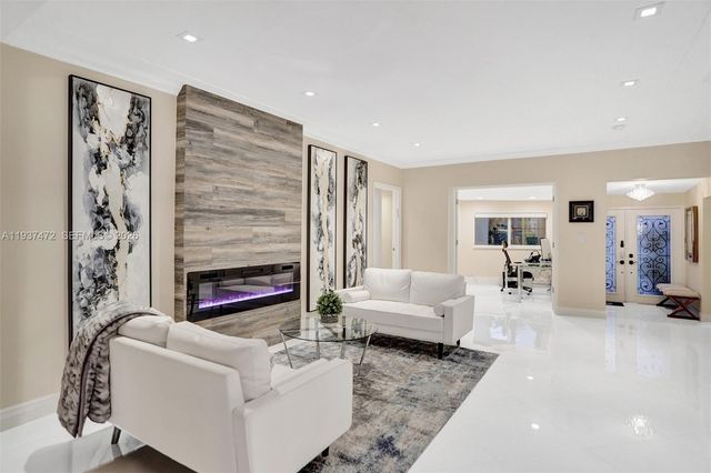 8843 Hawthorne Ave, Surfside, FL 33154