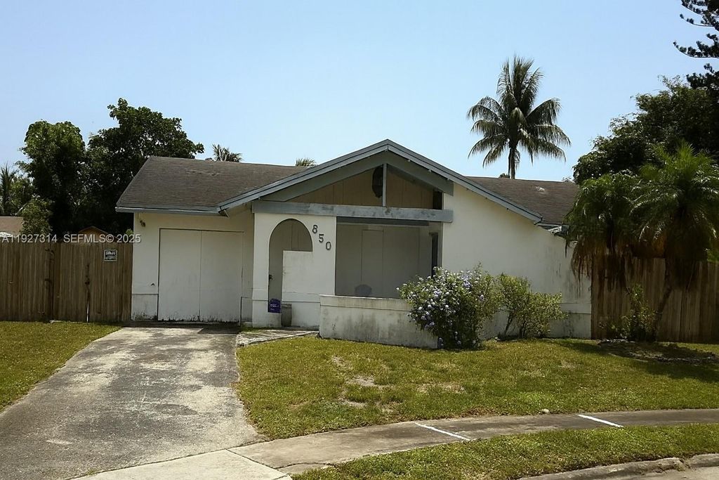 850 SW 55th Way, Margate, FL 33068