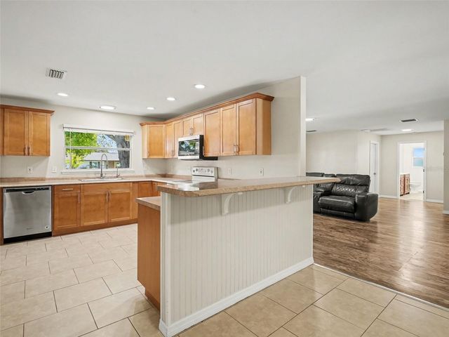 704 S LOCKWOOD RIDGE ROAD, Sarasota, FL 34237