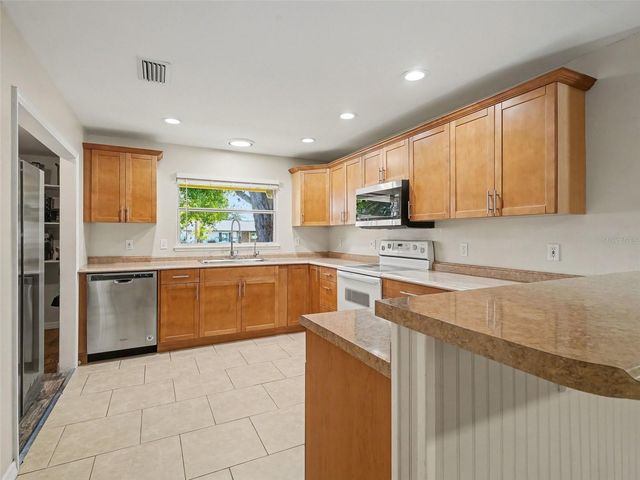 704 S LOCKWOOD RIDGE ROAD, Sarasota, FL 34237