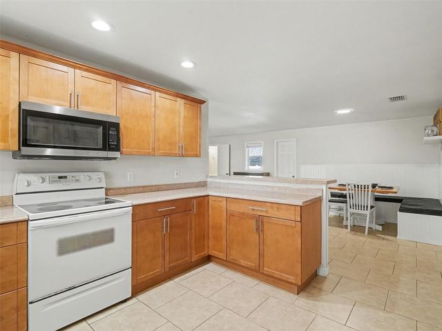 704 S LOCKWOOD RIDGE ROAD, Sarasota, FL 34237