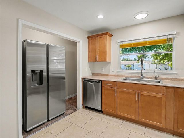 704 S LOCKWOOD RIDGE ROAD, Sarasota, FL 34237