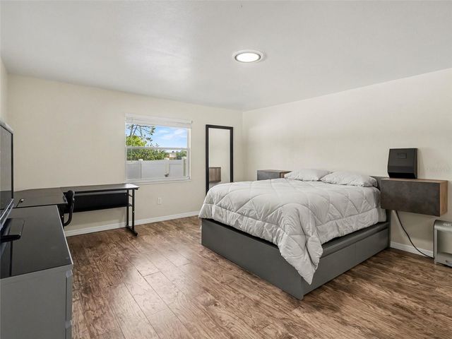 704 S LOCKWOOD RIDGE ROAD, Sarasota, FL 34237