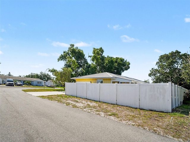 704 S LOCKWOOD RIDGE ROAD, Sarasota, FL 34237