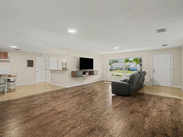 704 S LOCKWOOD RIDGE ROAD, Sarasota, FL 34237