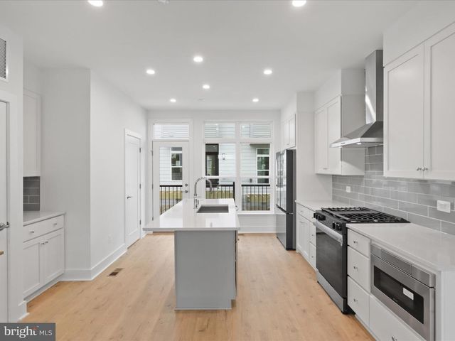 2064 TYSONS RIDGELINE RD, Falls Church, VA 22043