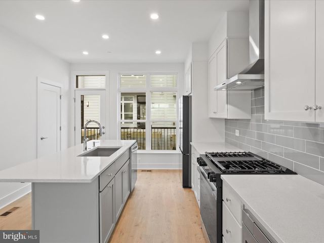 2064 TYSONS RIDGELINE RD, Falls Church, VA 22043