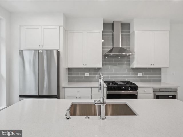 2064 TYSONS RIDGELINE RD, Falls Church, VA 22043