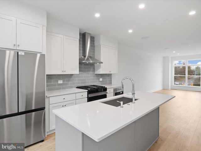2064 TYSONS RIDGELINE RD, Falls Church, VA 22043