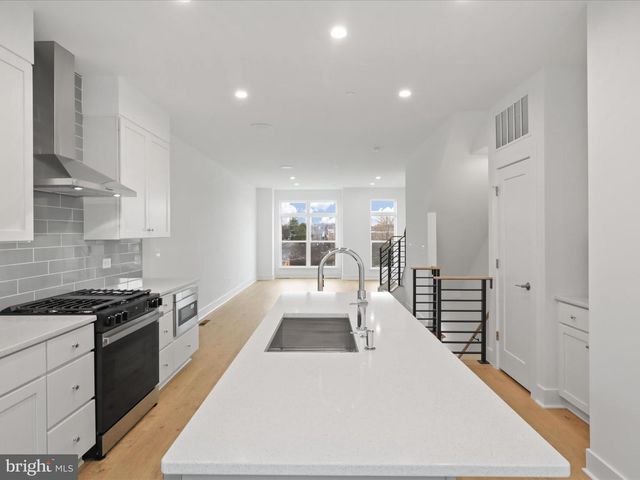 2064 TYSONS RIDGELINE RD, Falls Church, VA 22043