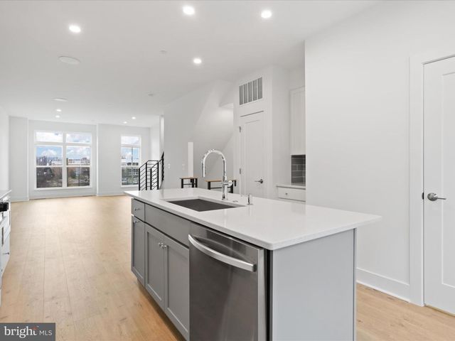 2064 TYSONS RIDGELINE RD, Falls Church, VA 22043