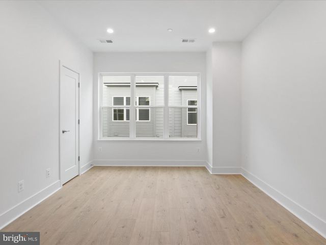2064 TYSONS RIDGELINE RD, Falls Church, VA 22043