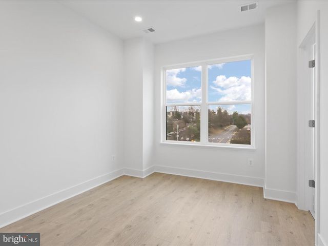 2064 TYSONS RIDGELINE RD, Falls Church, VA 22043