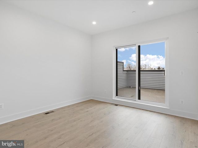 2064 TYSONS RIDGELINE RD, Falls Church, VA 22043