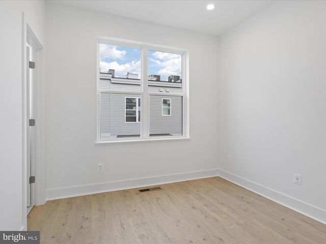 2064 TYSONS RIDGELINE RD, Falls Church, VA 22043