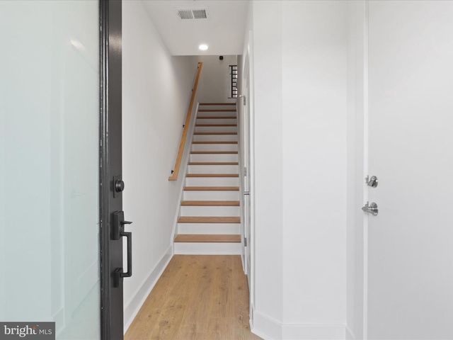 2064 TYSONS RIDGELINE RD, Falls Church, VA 22043