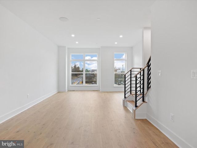 2064 TYSONS RIDGELINE RD, Falls Church, VA 22043