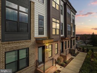 2064 TYSONS RIDGELINE RD, Falls Church, VA 22043